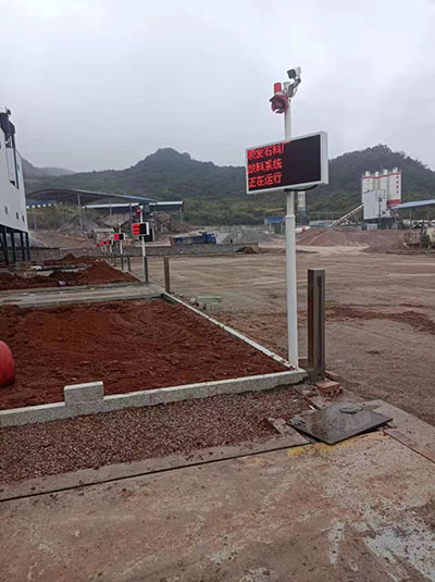 放料系統(tǒng)現(xiàn)場(chǎng)2 400.jpg 放料系統(tǒng)現(xiàn)場(chǎng)2 400.jpg